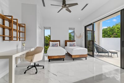 Luxury Villa Photo #23