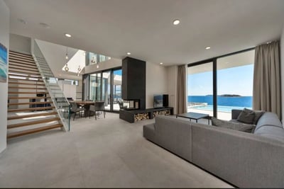 Luxury Villa Photo #13