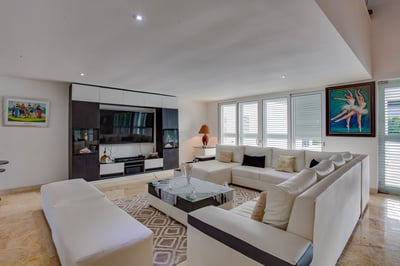 Luxury Villa Photo #12