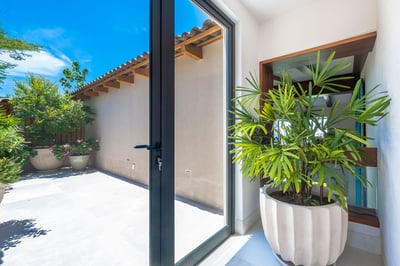 Luxury Villa Photo #40