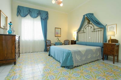 Luxury Villa Photo #15