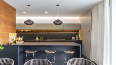 Kitchen & Dining Area: Fully equipped. Electric oven, gas stove, microwave, refrigerator, mixer, cen