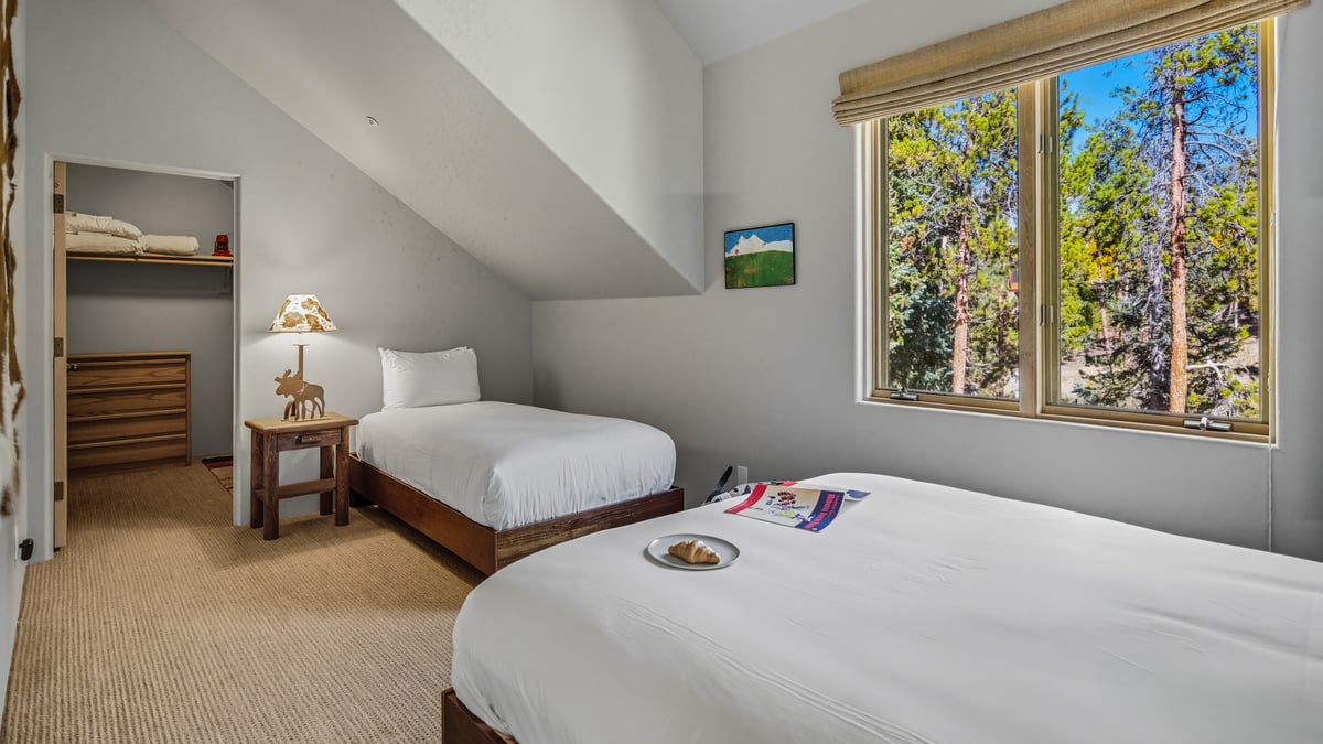 Alpenglow Peaks Lodge