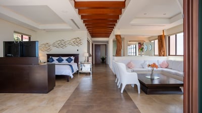 Luxury Villa Photo #25