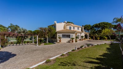 Luxury Villa Photo #4