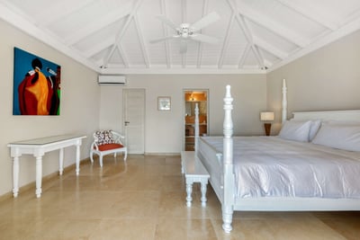 Luxury Villa Photo #16