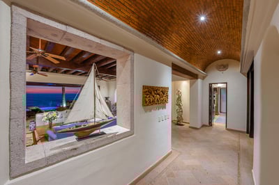 Luxury Villa Photo #16