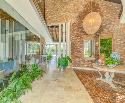 Luxury Villa Photo #20