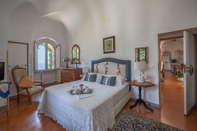 Luxury Villa Photo #35