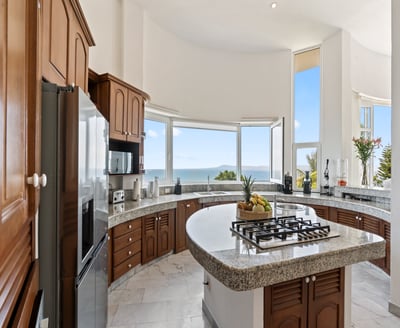 Luxury Villa Photo #30