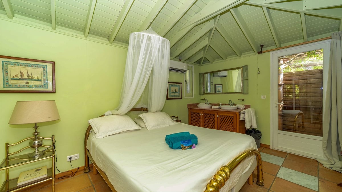 Bedroom 4: Queen size bed, air conditioning, HD-TV, dressing room, safe. Adjoining bathroom wit - Image 54