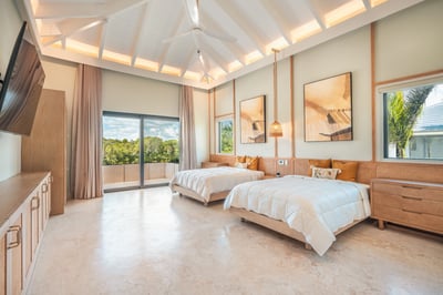 Luxury Villa Photo #35