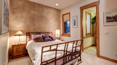 Queen suite on lower level