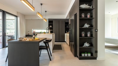 Kitchen: Fully equipped kitchen, oven, microwave, refrigerator with ice maker, dishwasher, blender, 