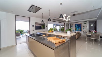 Kitchen & Dining Area