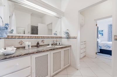 Luxury Villa Photo #9