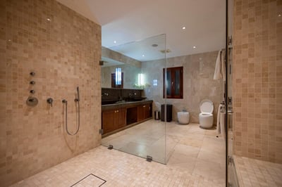 Luxury Villa Photo #11