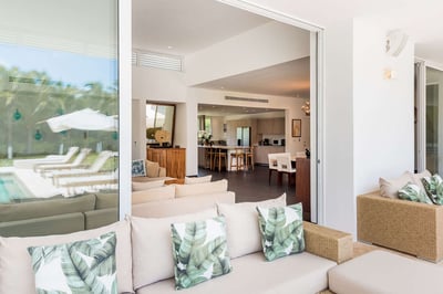 Luxury Villa Photo #9