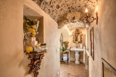 Luxury Villa Photo #22