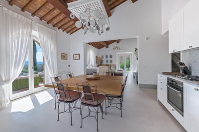 Luxury Villa Photo #27