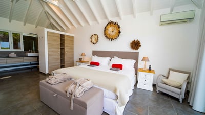 Luxury Villa Photo #39