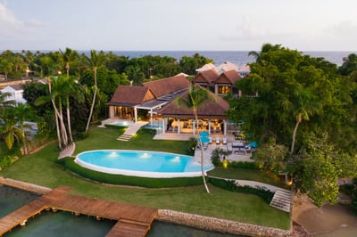 Luxury Villa Photo #4
