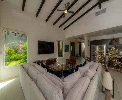 Luxury Villa Photo #32