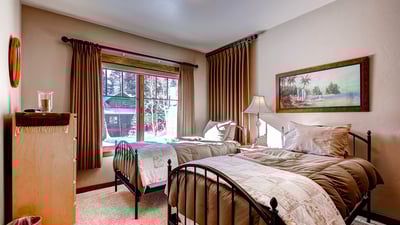 Twin bedroom on lower level, hall bath