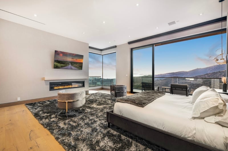 Linda Flora Modern Estate