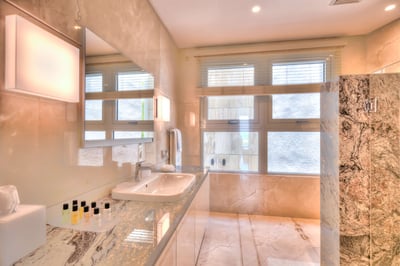 Luxury Villa Photo #42