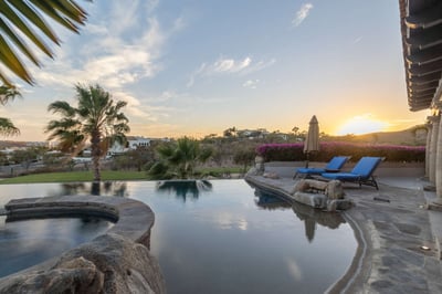 Luxury Villa Photo #10