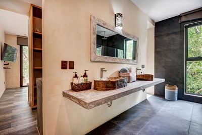 Luxury Villa Photo #37