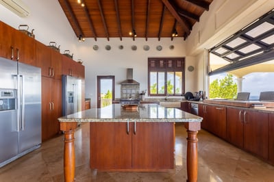 Luxury Villa Photo #20