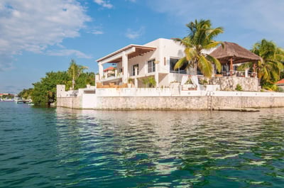 Luxury Villa Photo #4