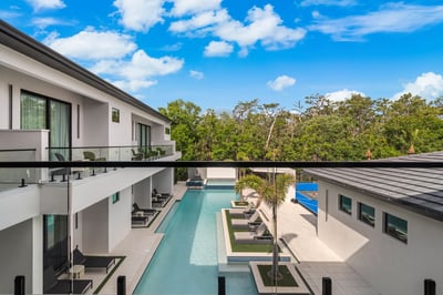 Luxury Villa Photo #18