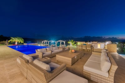 Luxury Villa Photo #32