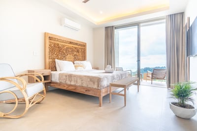 Luxury Villa Photo #23