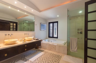 Luxury Villa Photo #34