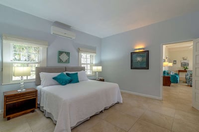Luxury Villa Photo #13