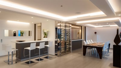 Dining Area & Kitchen