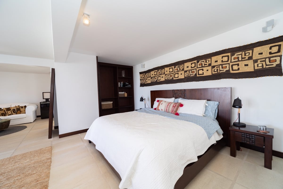 Bedroom 3: Master bedroom located in front of the pool, access to the terrace, 1 king-size bed, air- - Image 43