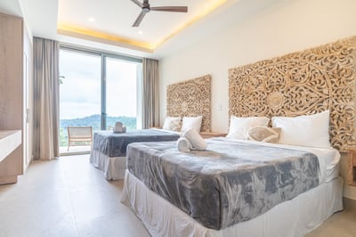 Luxury Villa Photo #30