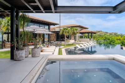 Luxury Villa Photo #8
