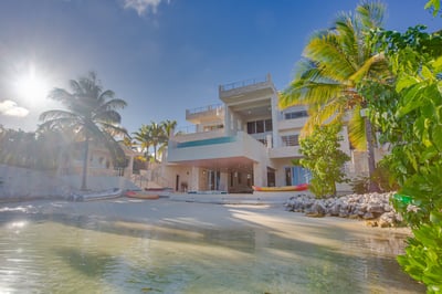 Luxury Villa Photo #2