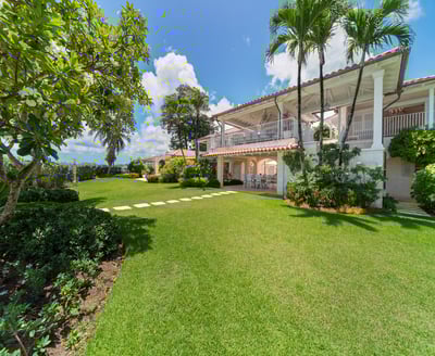 Luxury Villa Photo #4