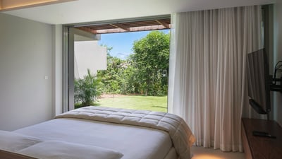 Luxury Villa Photo #32