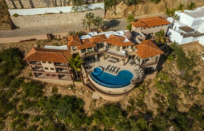 Luxury Villa Photo #22