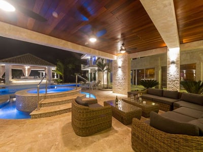 Luxury Villa Photo #4