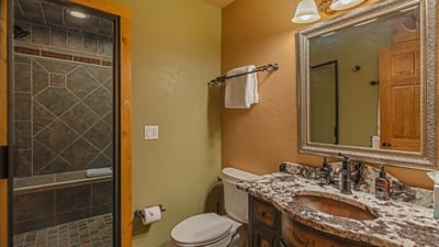 Bedroom 2, Upper level - Upper level king ensuite