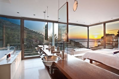 Luxury Villa Photo #23